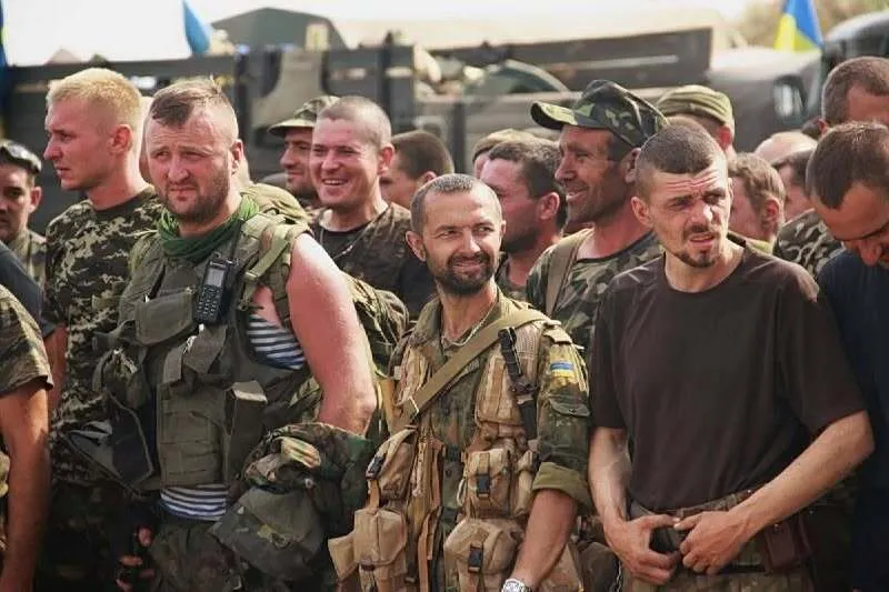 Сотни защитников вышли из окружения