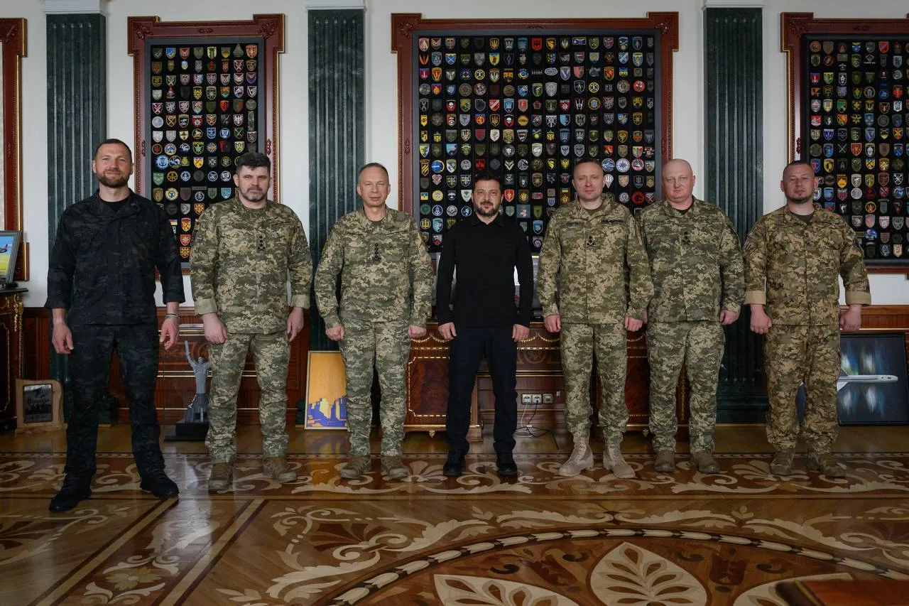 Зеленский встретился с представителями военного командования