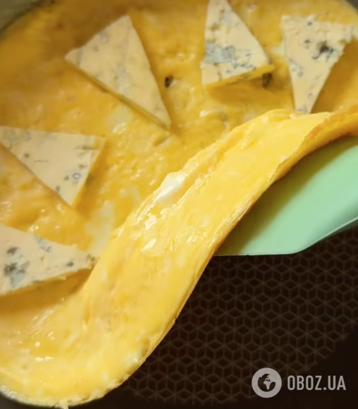 Вкусный и полезный белковый омлет с сыром: рецепт блюда за 3 минуты