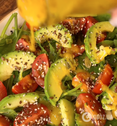 Самый вкусный соус для салатов из пяти ингредиентов: лучше, чем ресторанный