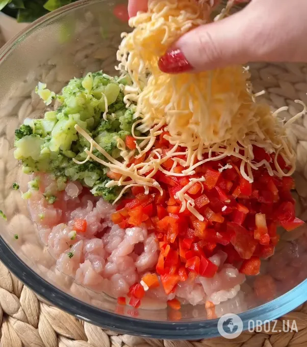 Сочные рубленные котлеты с сыром и брокколи: делимся простым рецептом