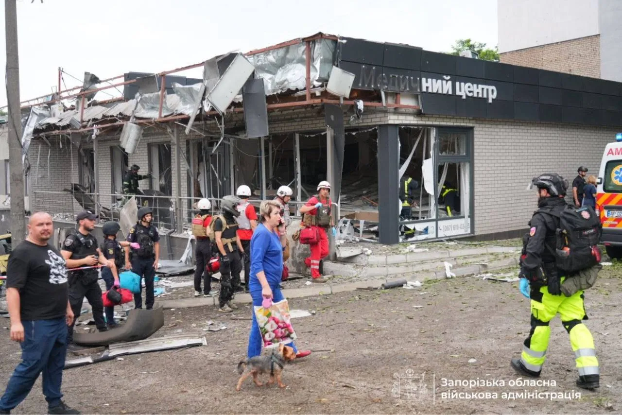 Ворог вдарив по медичному центру в Запоріжжі.