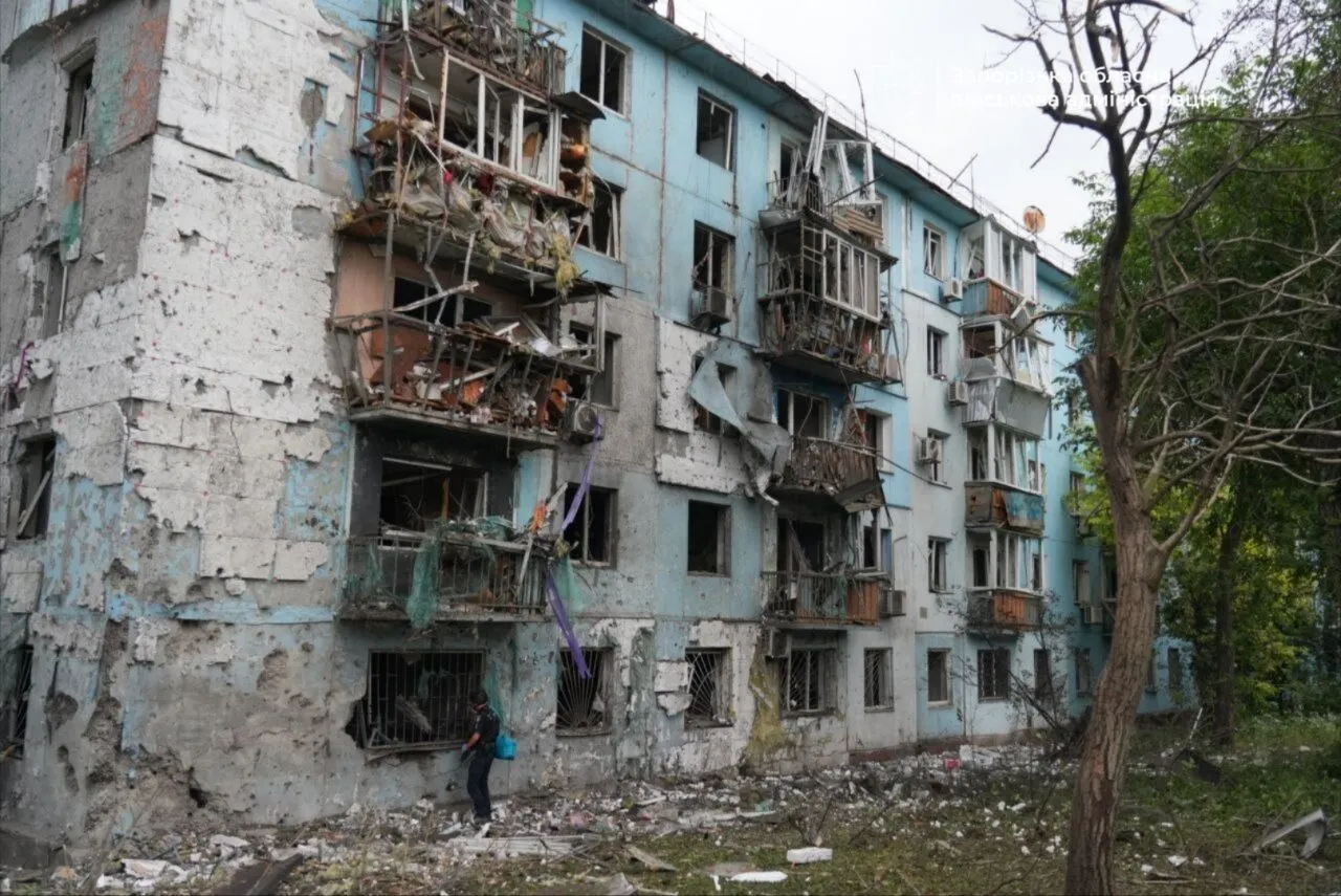 Росіяни вдарили по багатоповерхівці в Запоріжжі.