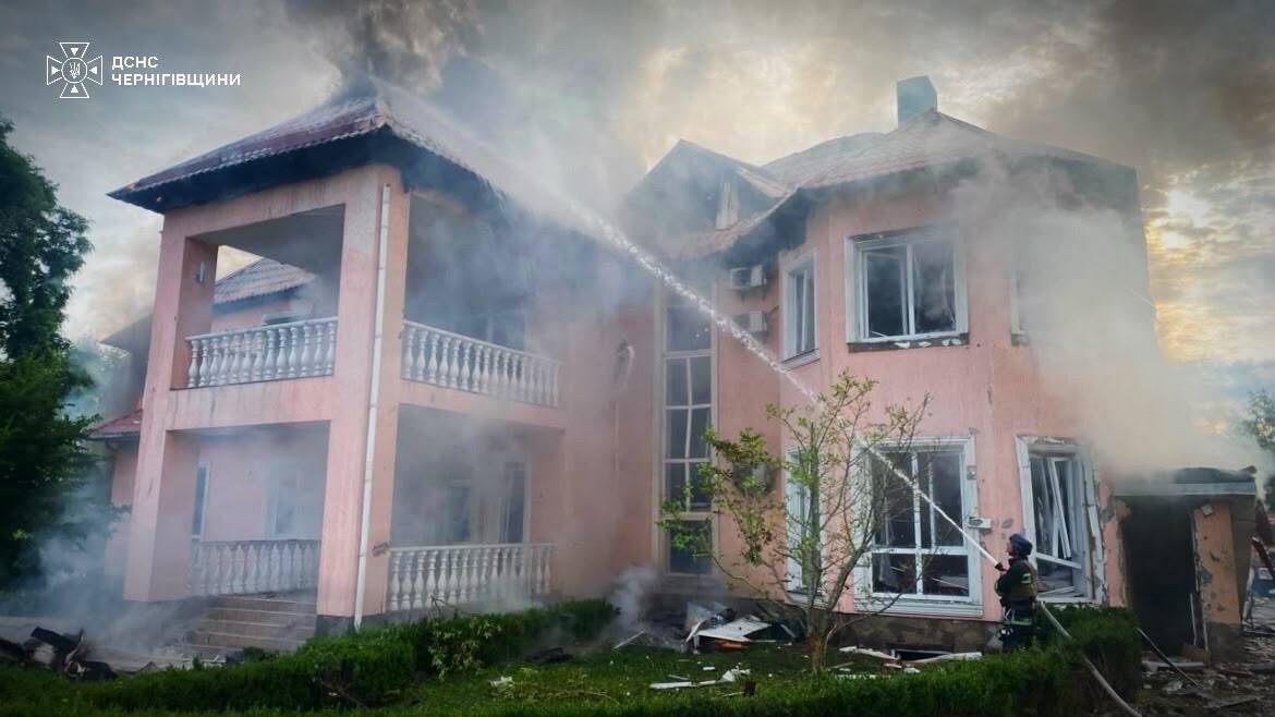 Наслідки російських ударів по Чернігівщині