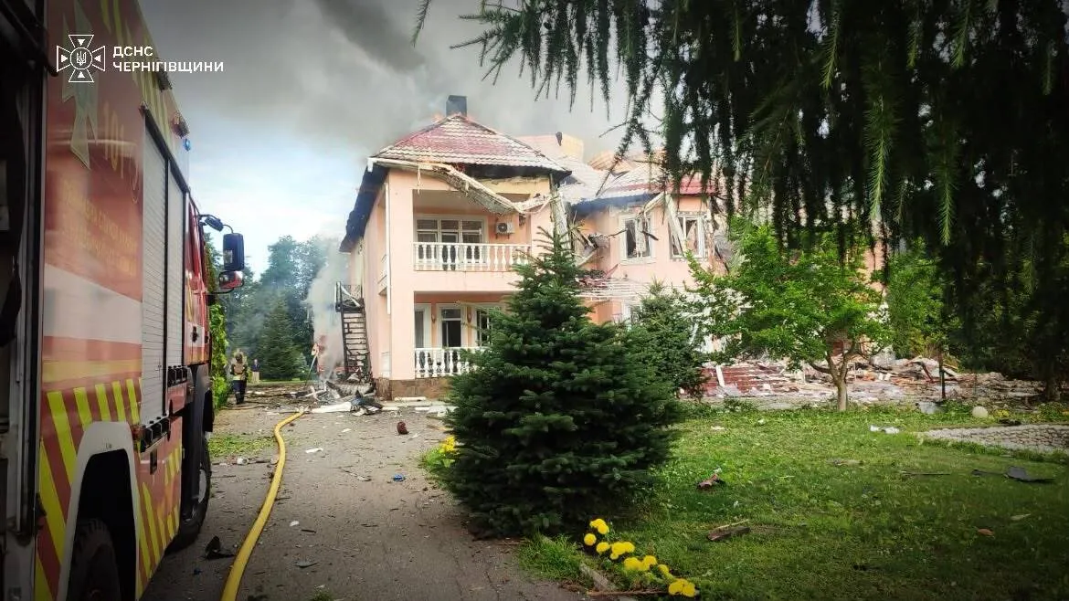 Наслідки російських ударів по Чернігівщині