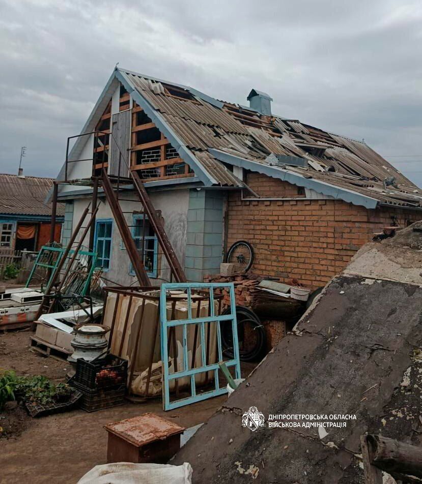 На Дніпропетровщині окупанти били по житлових будинках