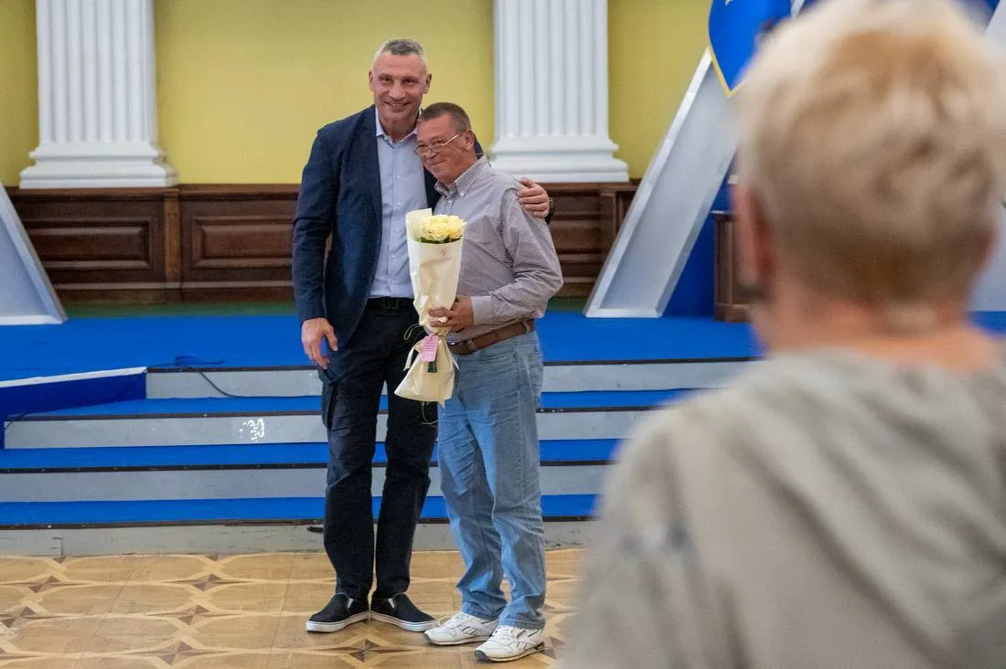 Кличко вручил награды столичным медикам
