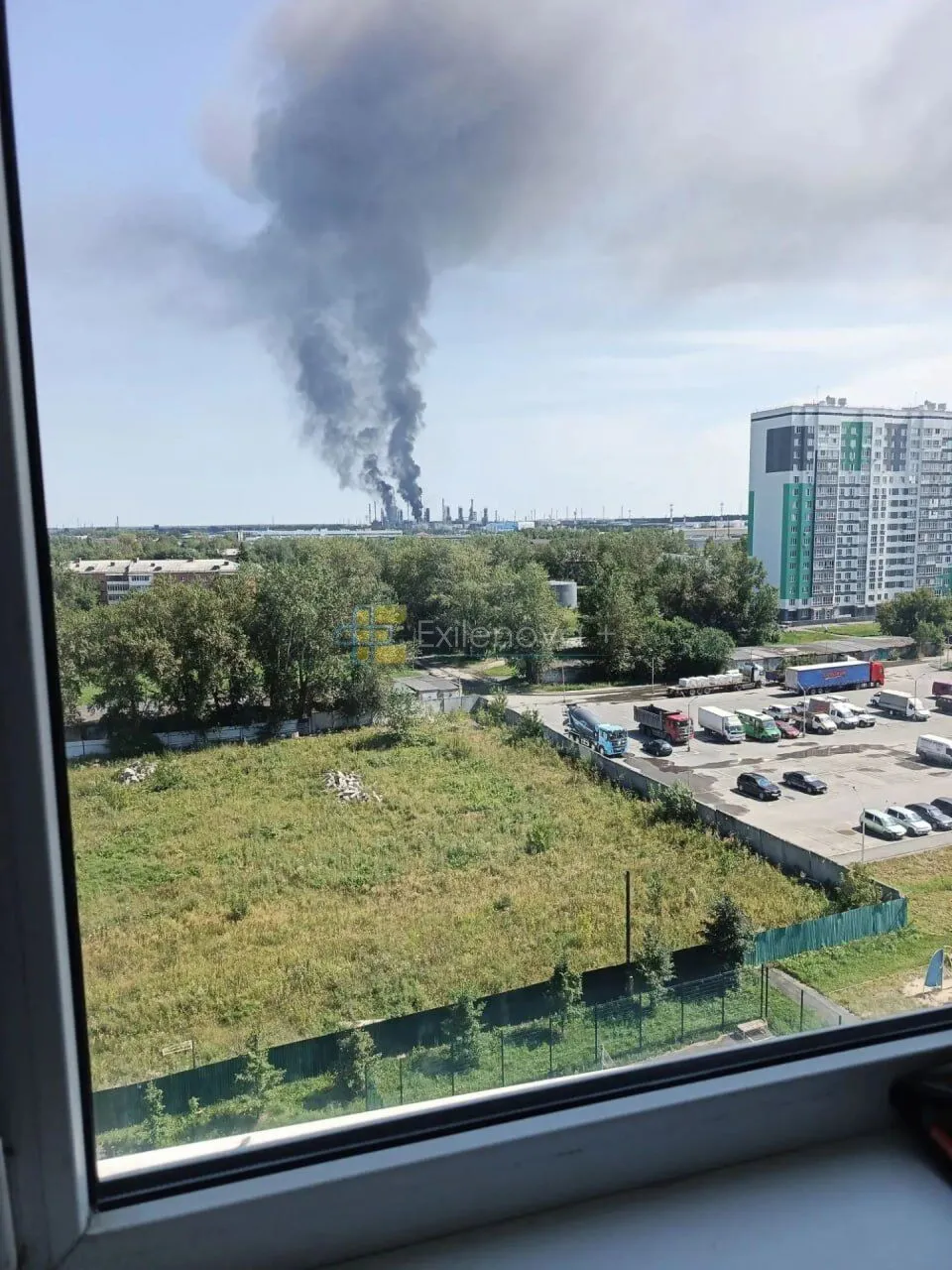 Пожар на НПЗ усиливается