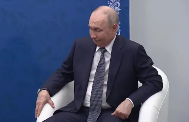 "Все це треба зупиняти": Токаєв запропонував Путіну заморозити війну в Україні