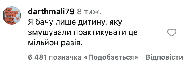 "За невинной улыбкой скрывается страх". Сеть обратила внимание на жуткую деталь в выступлении маленькой певицы в Северной Корее