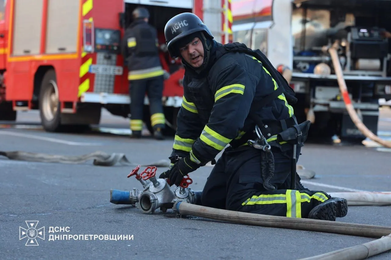 Росія вдарила по будівельному гіпермаркету у Кривому Розі