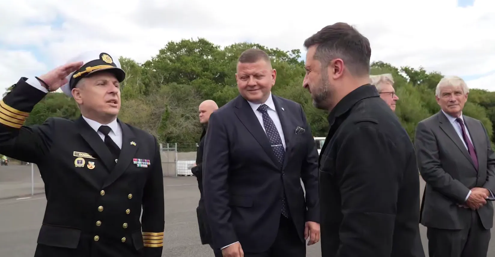 Зеленський прибув до Великої Британії.