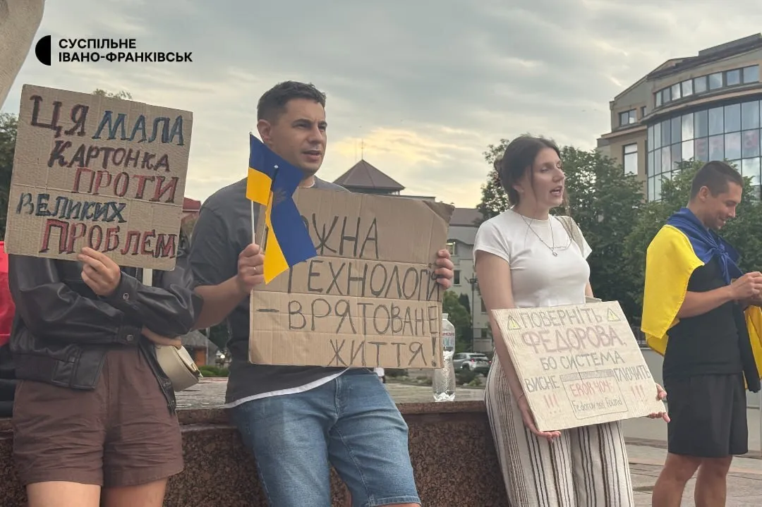 Местные жители требовали восстановить его в должности.