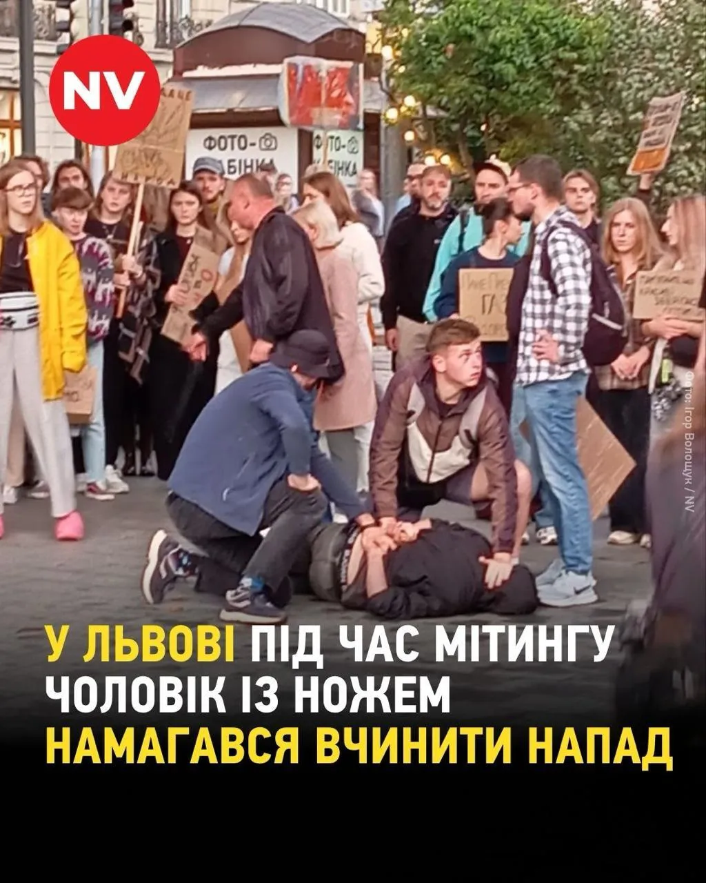 Неизвестный мужчина с ножом пытался совершить нападение.