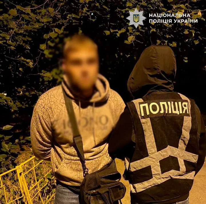 Підозрюваному загрожує до 15 років позбавлення волі.