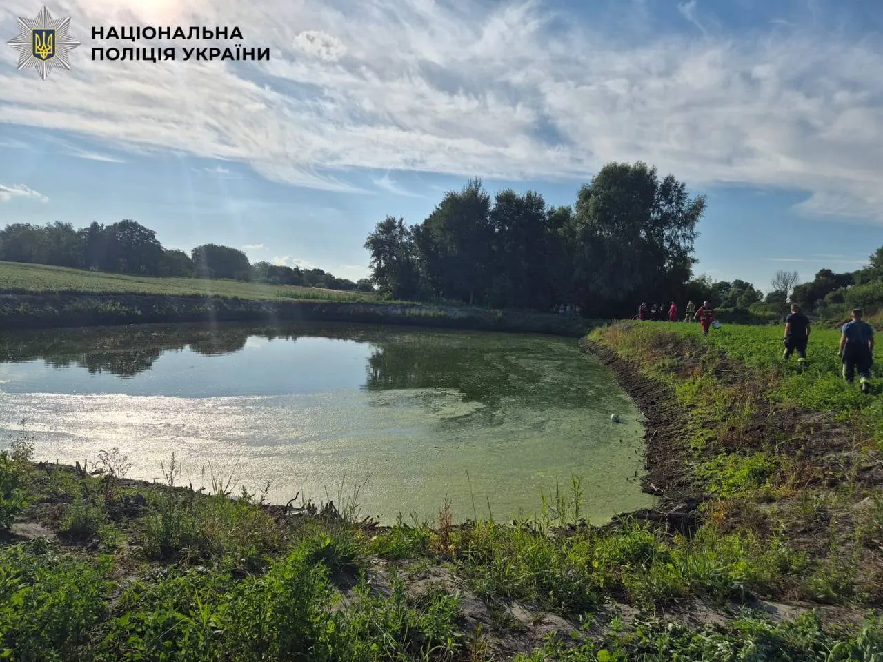 Дитина намагалась дістати м’яч, який потрапив у штучну водойму.