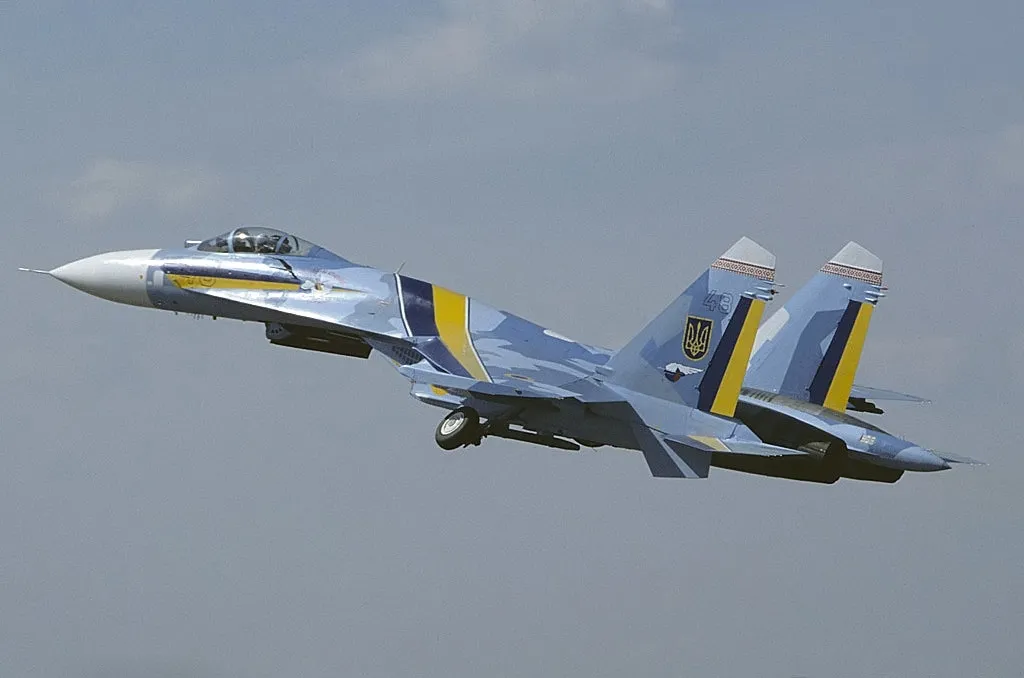 Самолет Су-27.