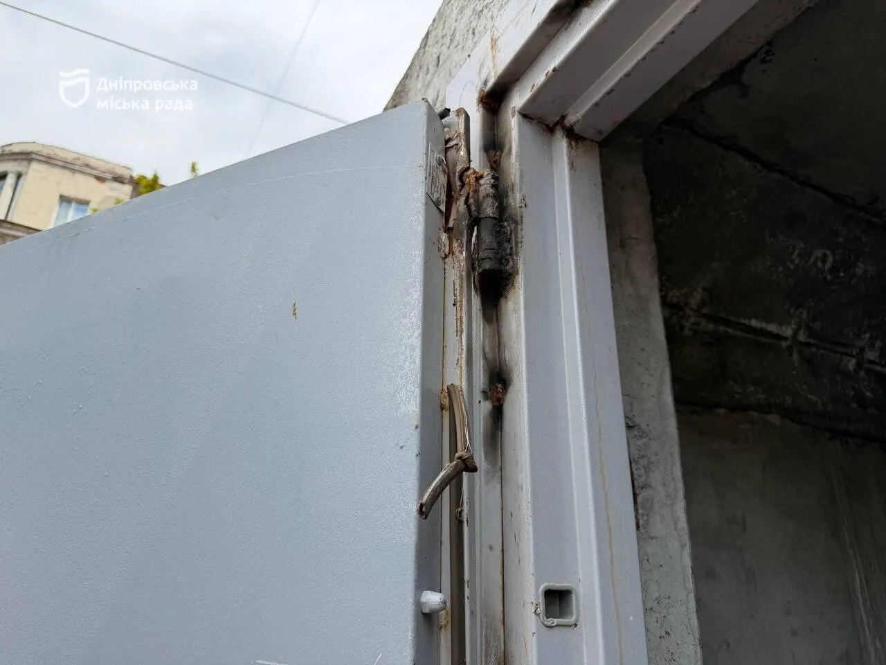 У Дніпрі продовжують системно утримувати та обслуговувати модульні залізобетонні укриття