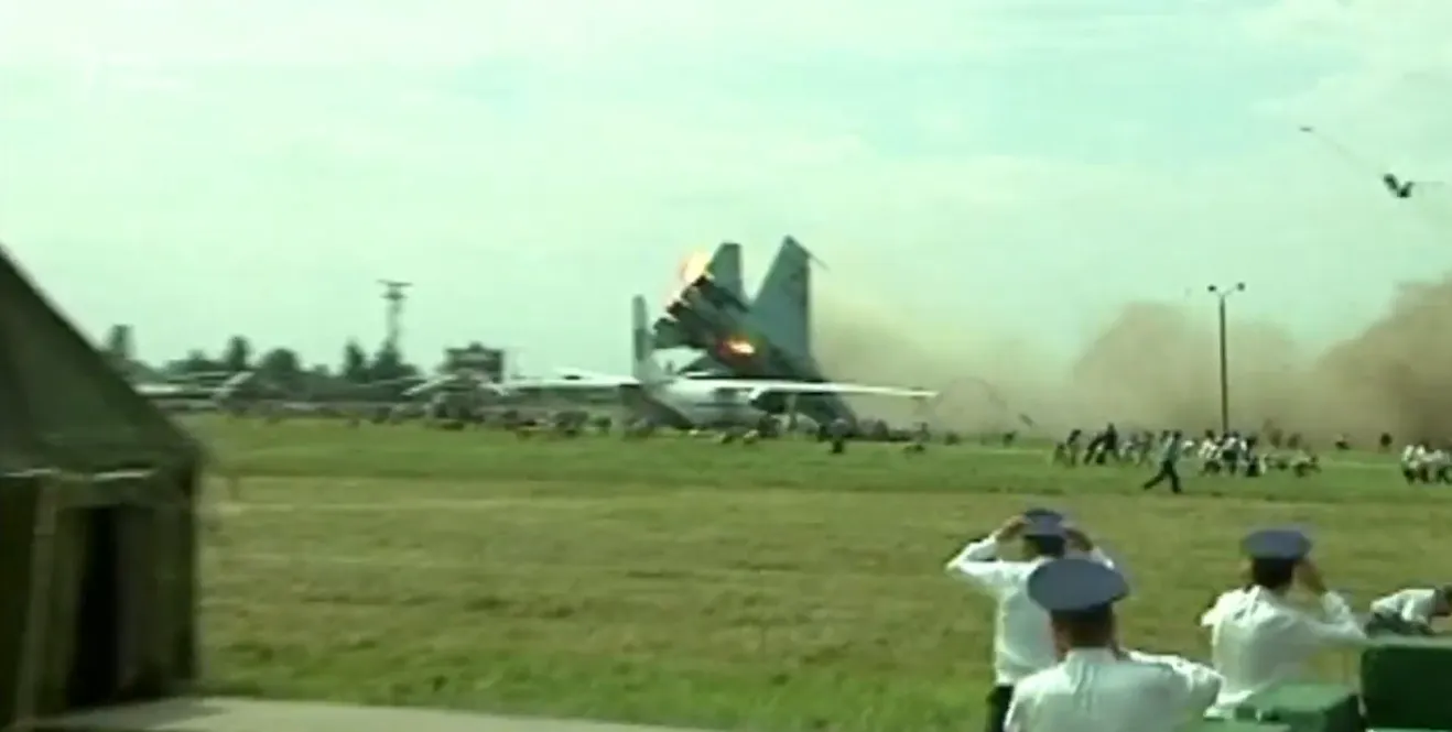 Падение Су-27УБ.