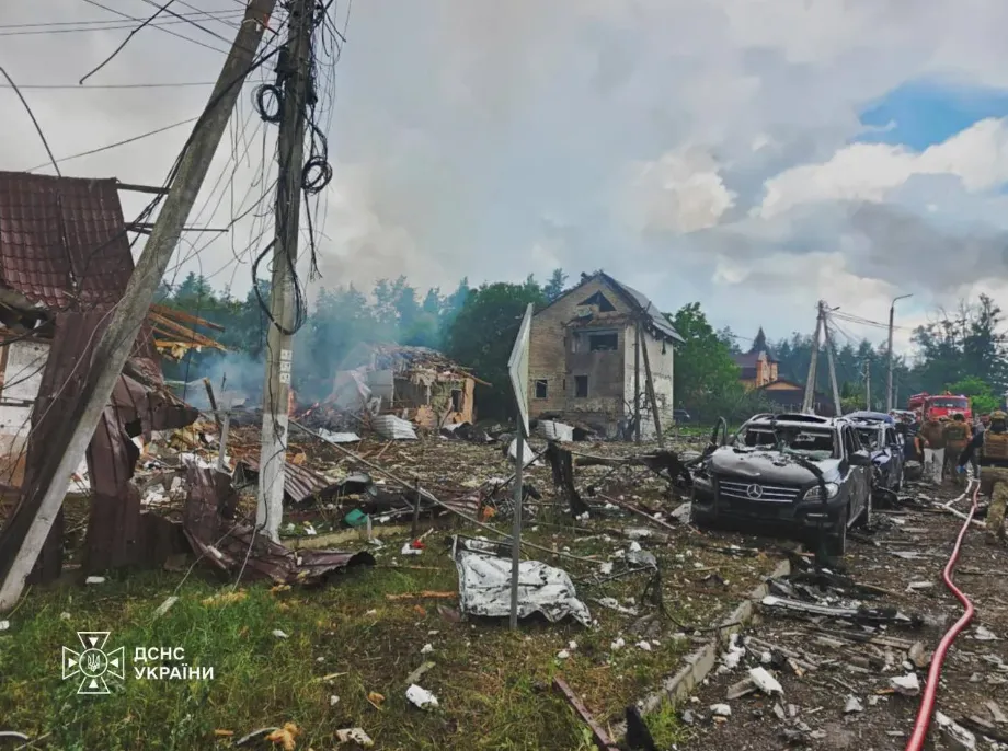 Последствия российской атаки по Киевской области.