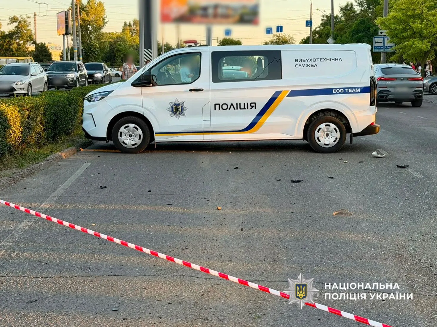 На месте происшествия работают взрывотехники.