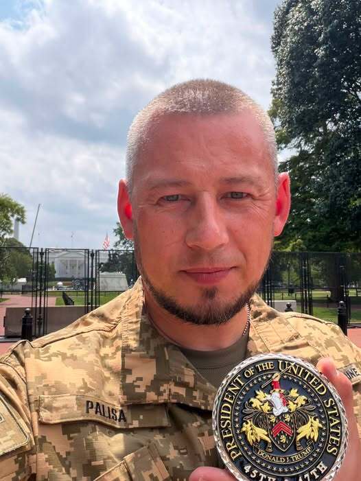 Павло Паліса з найбільшим коїном у колекції