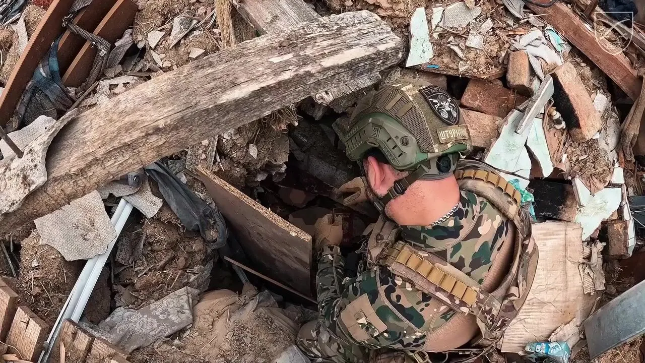Українські військові показали документи знищених окупантів