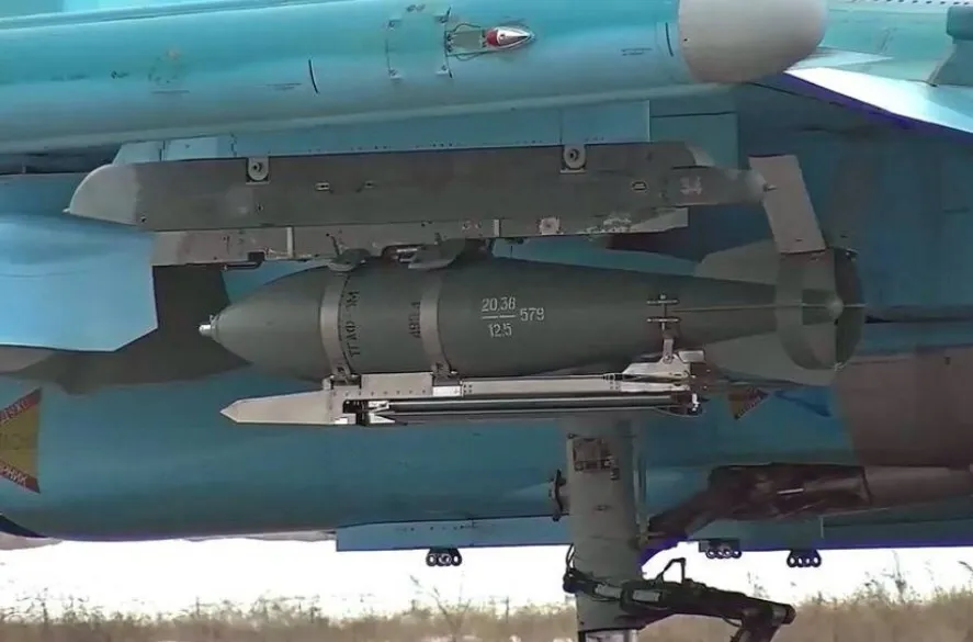 Авиабомба з модулем УМПК под крылом российского Су-34