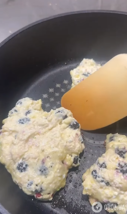 Вкусные пышные оладьи на кефире: как приготовить