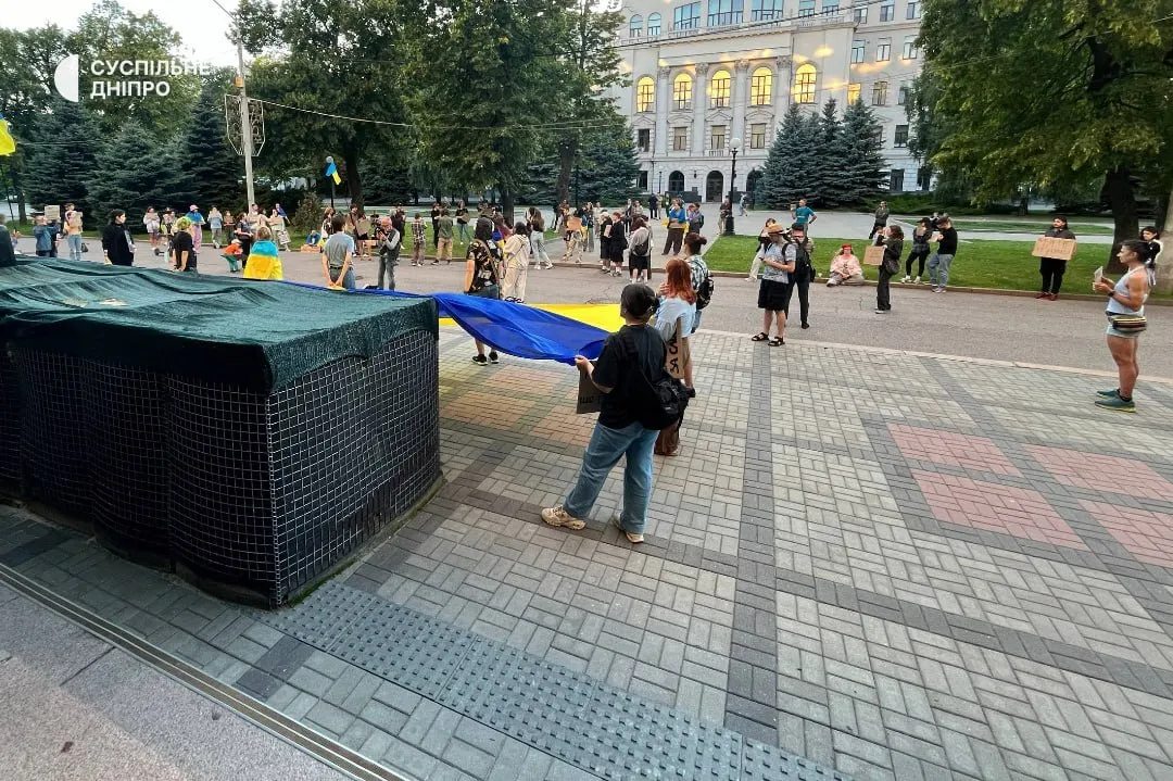 Люди в Днепре продолжают обращаться к властям.