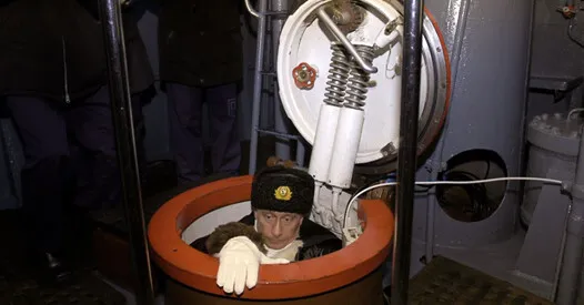 Владимир Путин на военных учениях. Архивное фото