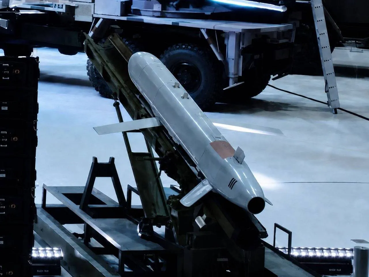 Запуск із землі S8000 "Бандероль"
