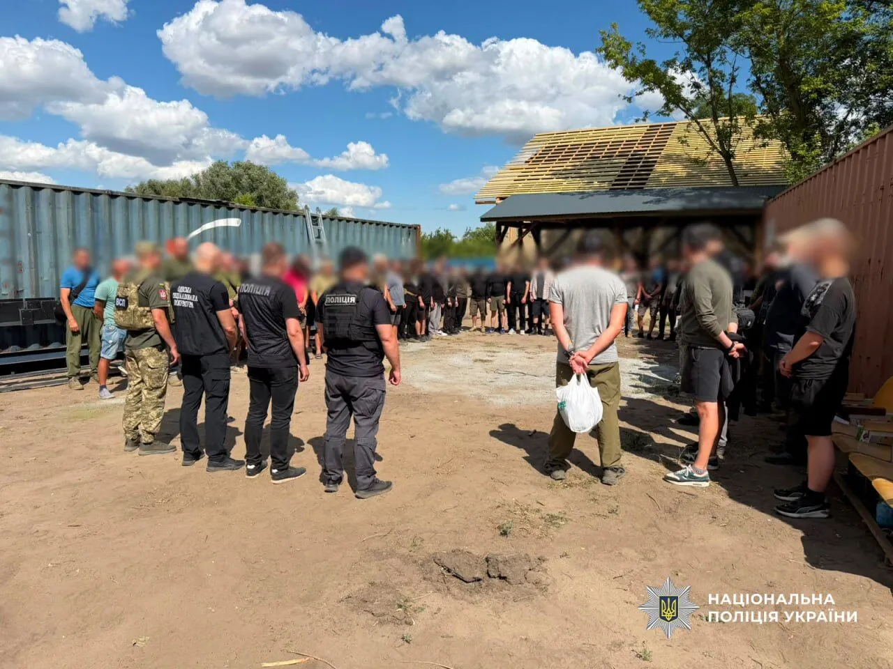 В Одесской области майор заставлял военных строить его особняк с бассейном