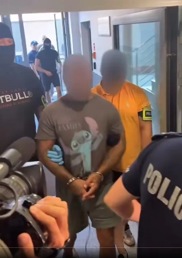 Адаму Ц. загрожує до 7,5 року позбавлення волі.