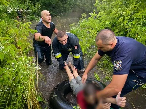 В Ровенской и Тернопольской областях сильный ливень