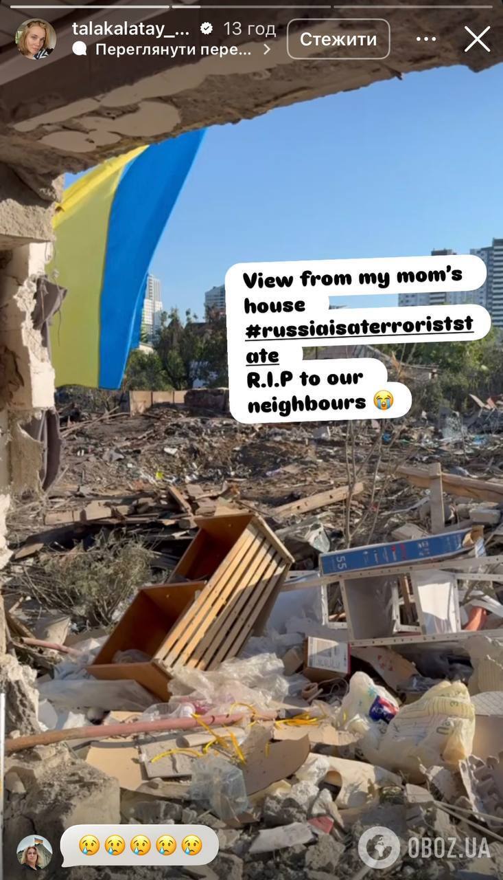 Во дворе разбросана мебель