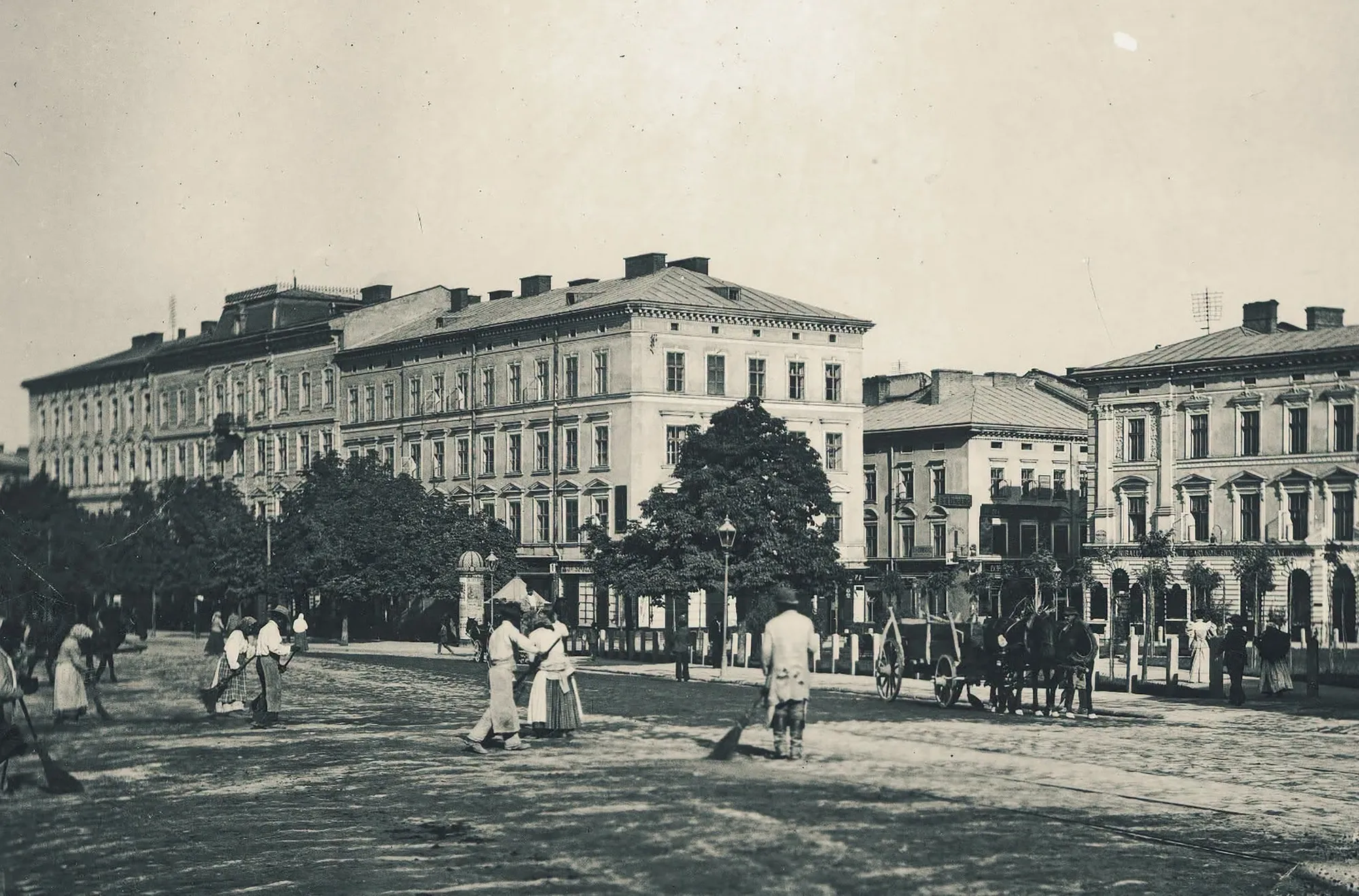 На цьому місці колись текла річка Полтва, а тепер це самий центр Львова.