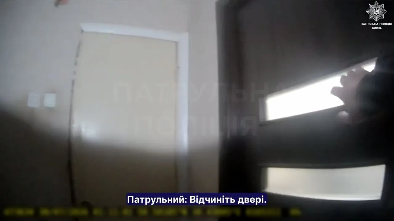 Підліток кидався з ножем на рідних, а потім поранив патрульного.