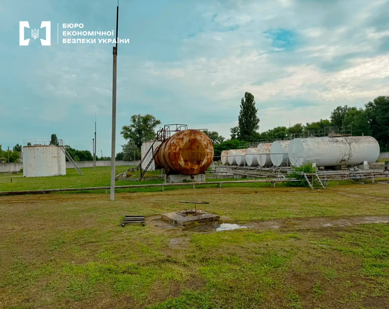 На Дніпропетровщині і Кіровоградщині на АЗС заливали підроблене пальне