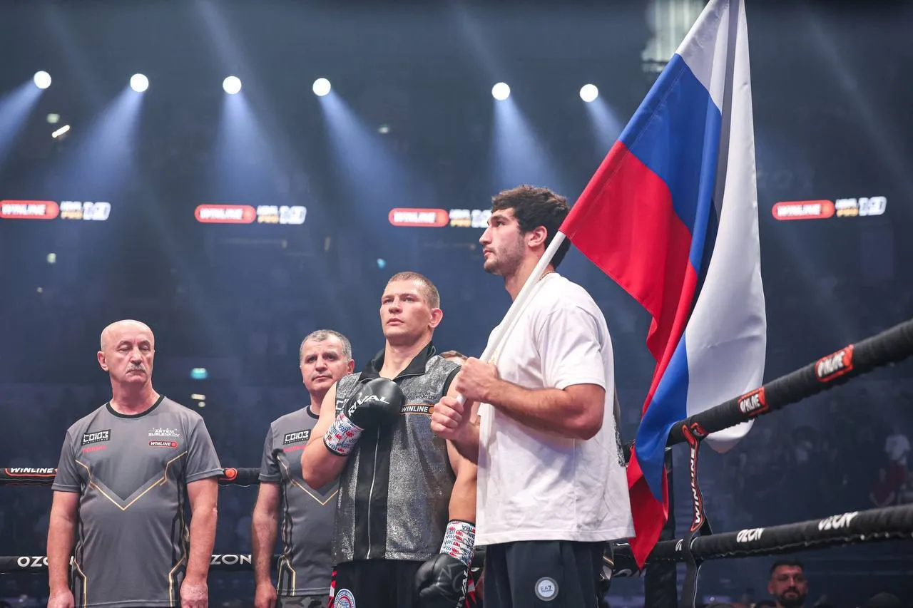 Российских боксеров вернули с флагом и гимном