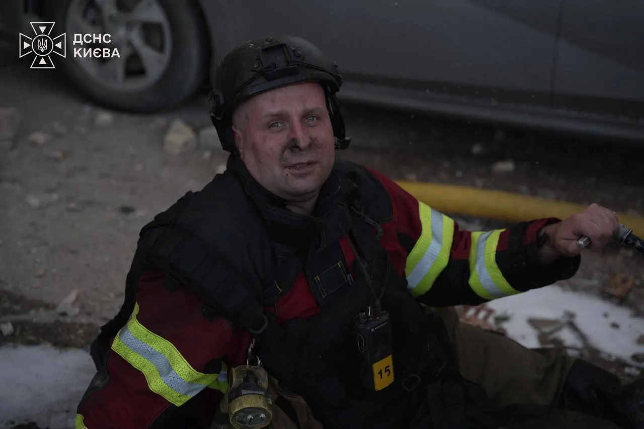 На місці обстрілу працювали рятувальники