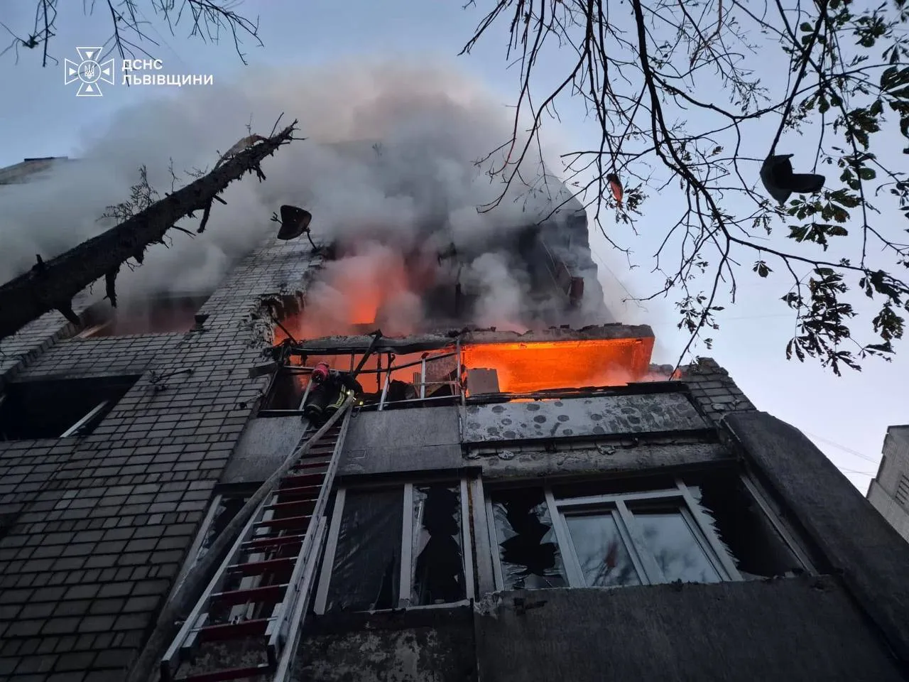 На місці атаки виникли пожежі