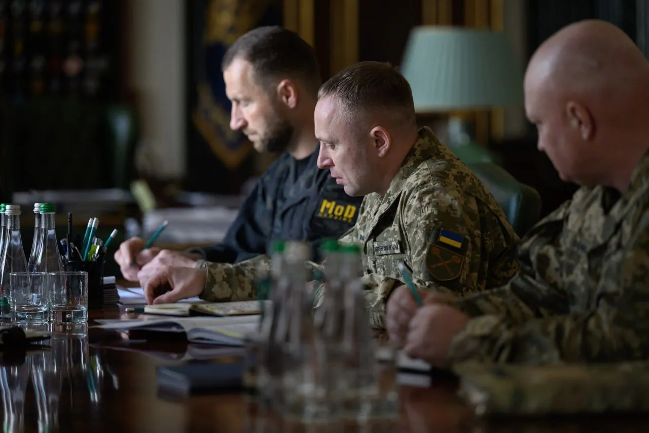 Зеленський провів нараду з військовим керівництвом.