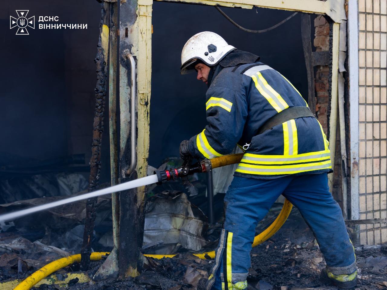 Рятувальники на місці ворожого удару по Вінниччині
