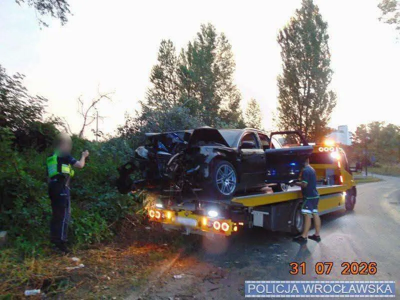 ДТП во Вроцлаве – 7 пьяных врезались в дерево