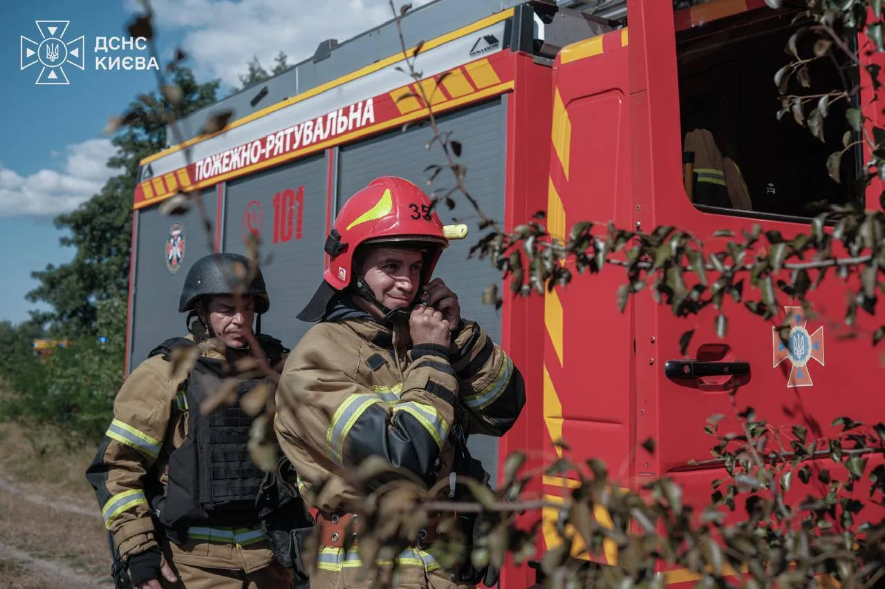 Рятувальники загасили вогонь на площі 1200 квадратних метрів.