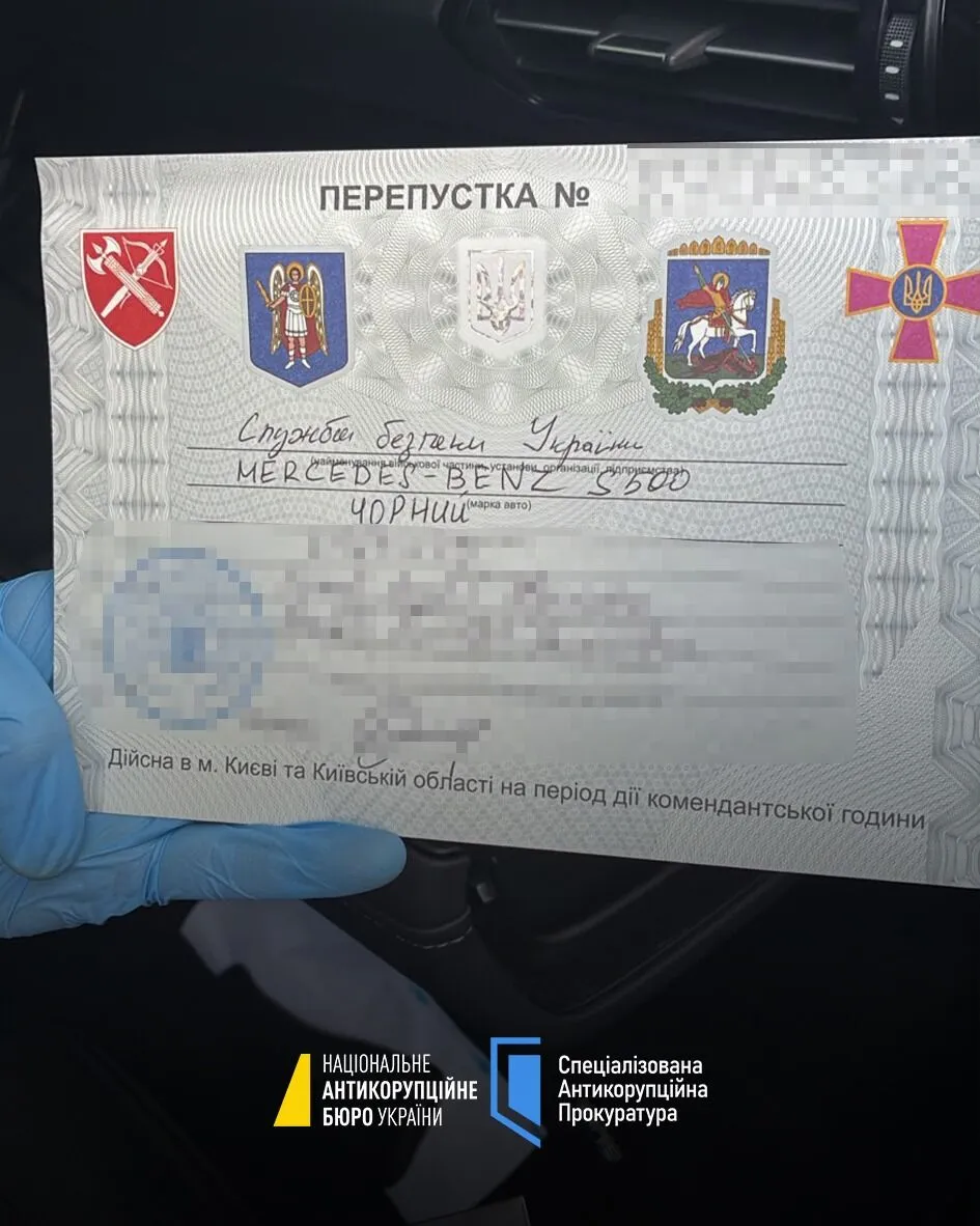 Вилучене в ході обшуку у фігуранта