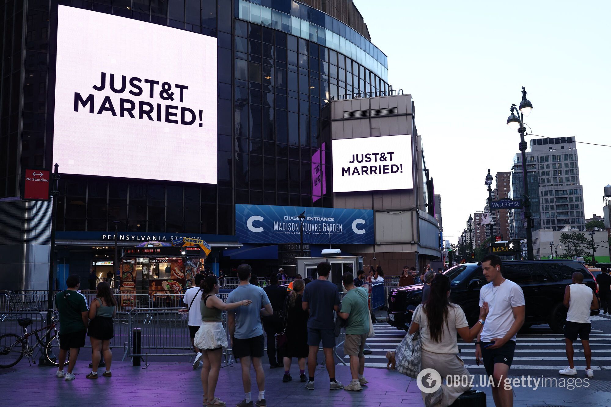 На стінах Madison Square Garden з'явилися символічні написи в день весілля зірок