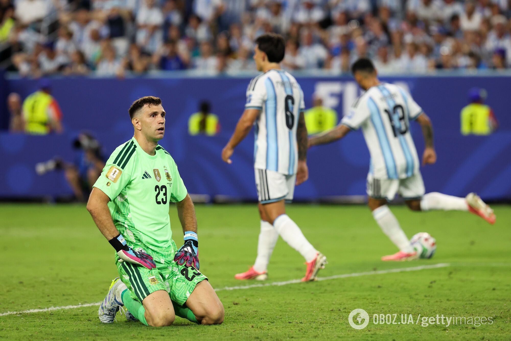 Еміліано Мартінес (ліворуч) врятував збірну Аргентини