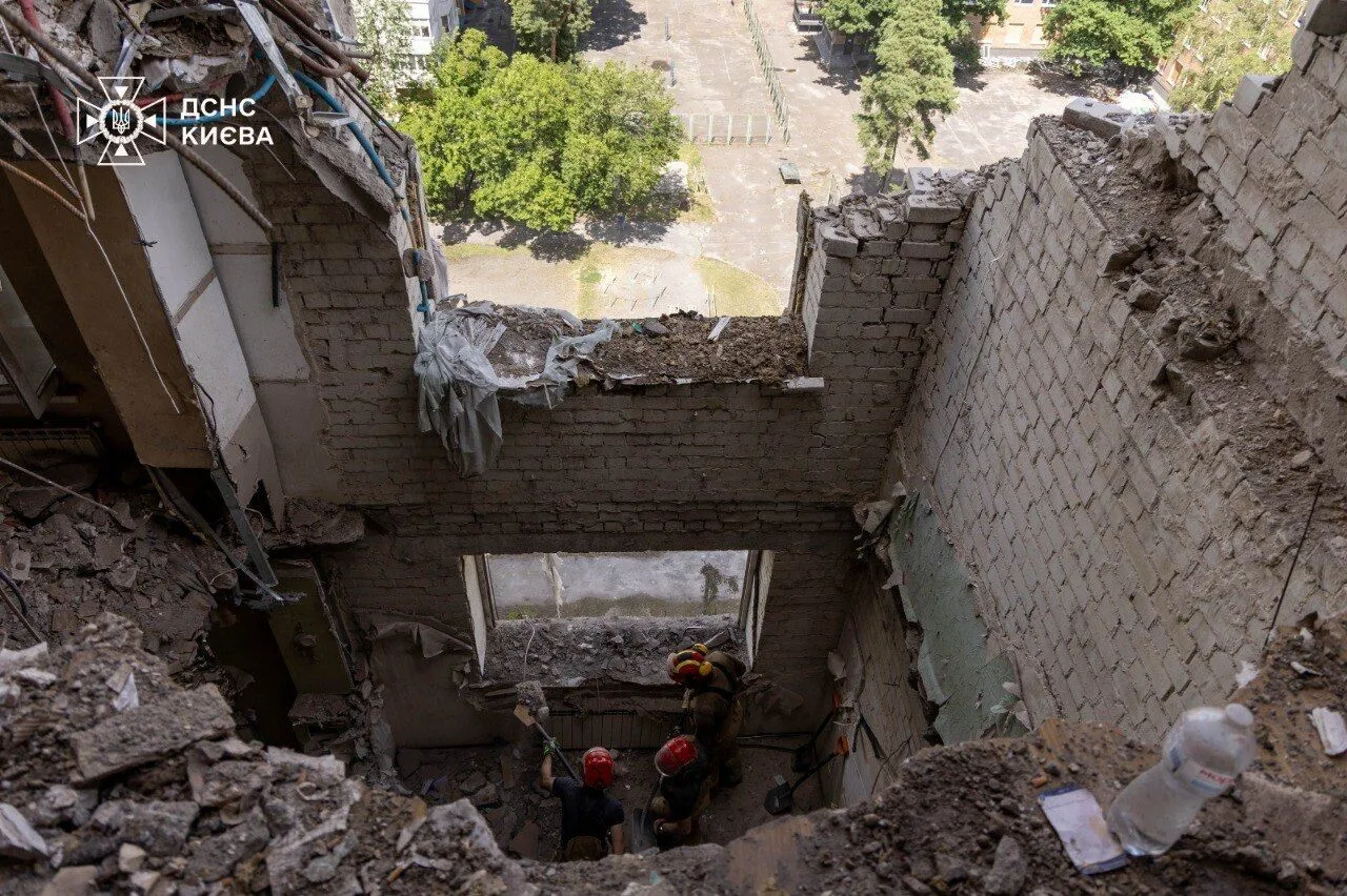 Ликвидация последствий российского преступления в Киеве 2 июля
